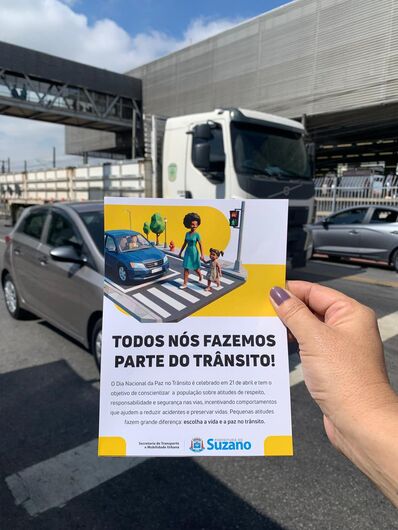 Equipe da secretaria alertou motoristas com orientações sobre conduta segura e responsabilidade nas vias públicas de Suzano