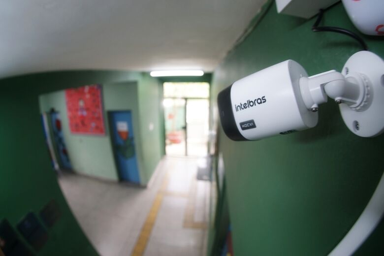 Suzano mantém 73 escolas da rede com 916 câmeras