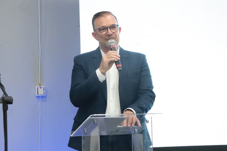 Presidente Luis Camargo participa de painel sobre consórcios e governança