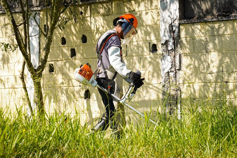 Prefeitura intensifica ações de limpeza e revitalização em escolas municipais