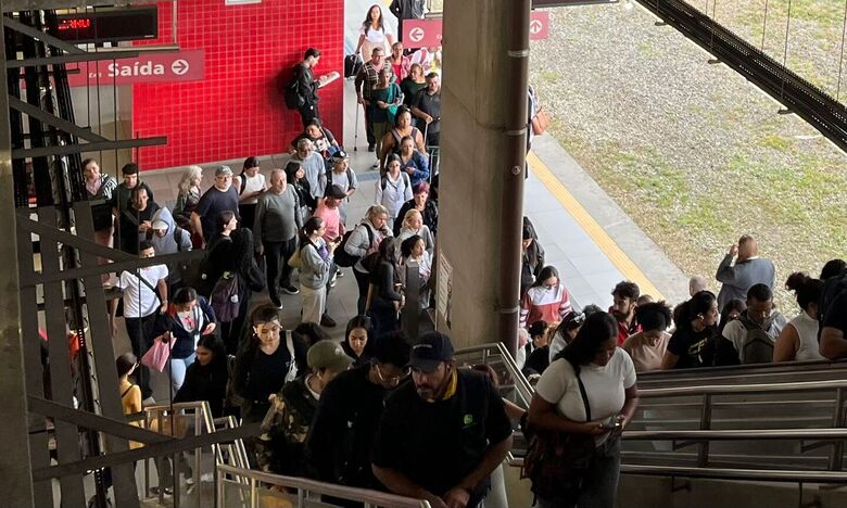 Estação Suzano registra fluxo intenso de passageiros 