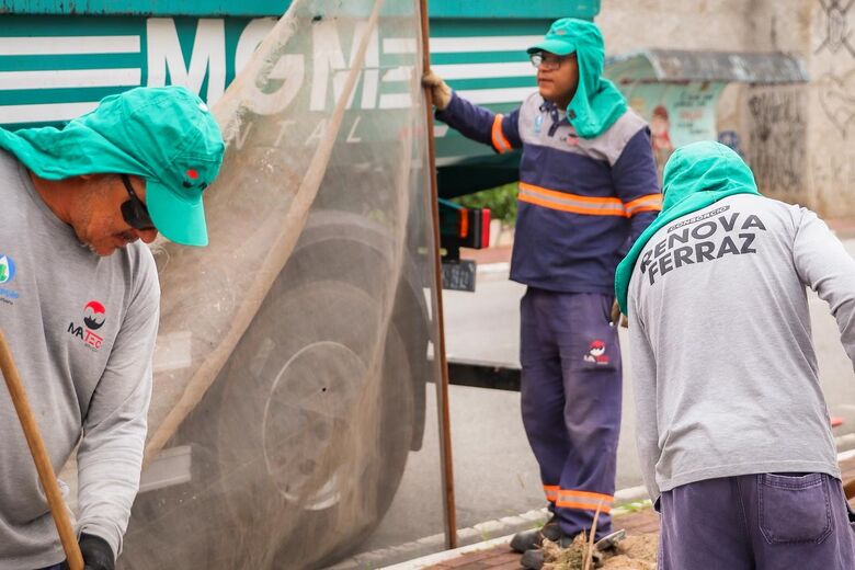 Prefeitura de Ferraz intensifica ações de zeladoria na Avenida Jânio Quadros