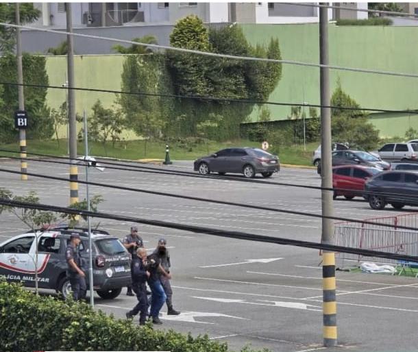 Ele tentou pular o muro para escapar dos agentes da GCM e Polícia Militar