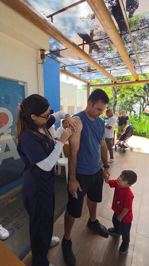Poá realiza Dia D de vacinação e imuniza centenas de pessoas contra gripe e Covid