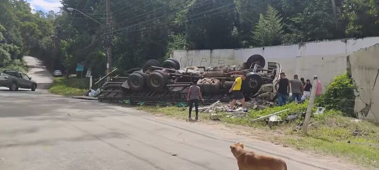 Não foi necessária interdição das vias, já que o veículo não estava no caminho