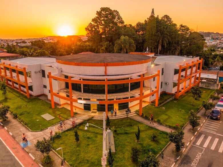 A nota máxima demonstra que a cidade possui equilíbrio nas contas públicas e não representa risco de crédito, ampliando sua credibilidade institucional.