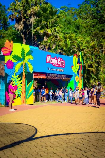 Emeb Abílio Secundino Leite em Ferraz vive momentos de muita diversão no Parque Aquático Magic City