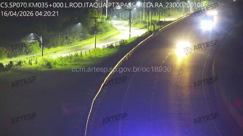 O acidente aconteceu na altura do quilômetro 35 da Rodovia Ayrton Senna (SP-070), em Itaquaquecetuba