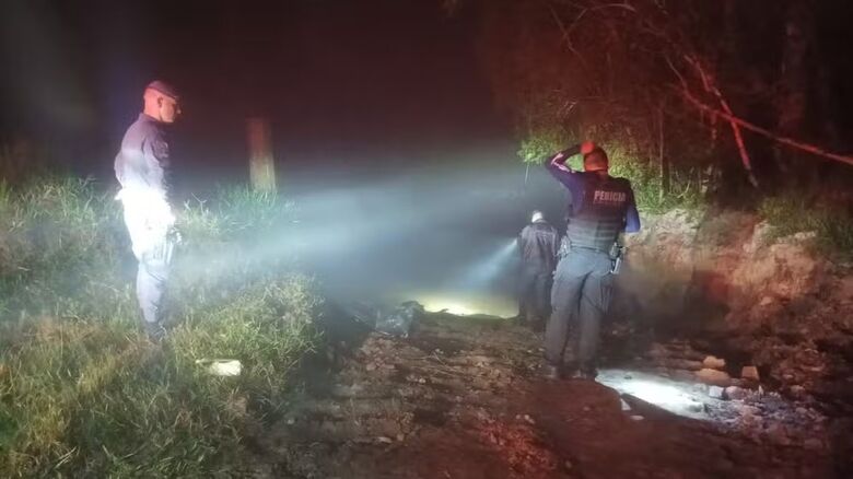 Policiais militares atenderam a ocorrência e, no local, encontraram o corpo