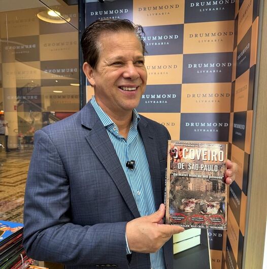 Acir Filló lançou o livro 