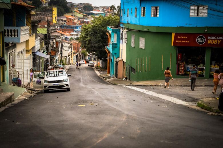 Intervenção integra pacote de 16 vias contempladas com melhorias viárias no município