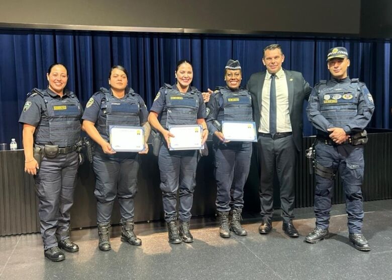 Guardas civis municipais femininas de Poá são homenageadas em cerimônia na Alesp