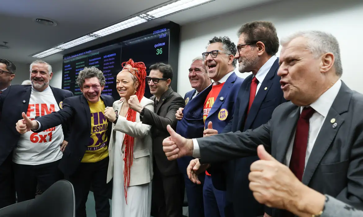  comissão especial da Câmara dos Deputados aprovou o relatório que acaba com a escala de trabalho 6X1