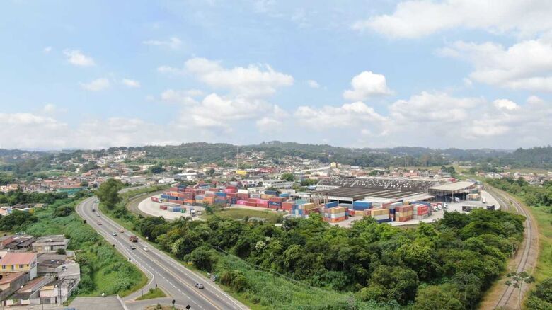 Acidente ocorreu na noite desta sexta-feira (1), na Rodovia Índio Tibiriçá (SP-031), na altura do km 62,9, no bairro Vila Sol Nascente, em Suzano