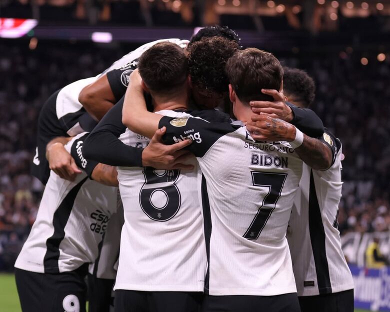 Corinthians derrota Peñarol para seguir 100% na Libertadores