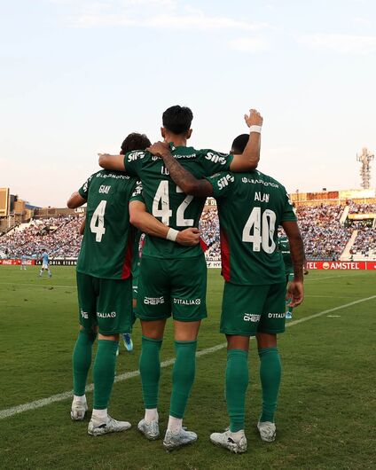 Verdão triunfou por 2 a 0 com gols de Flaco López e Ramón Sosa