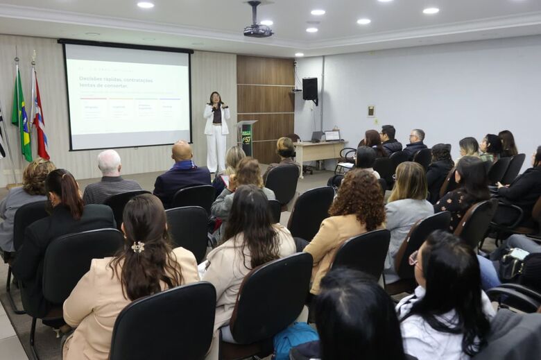 'Café com RH' contou com networking, palestra especializada e troca de experiências