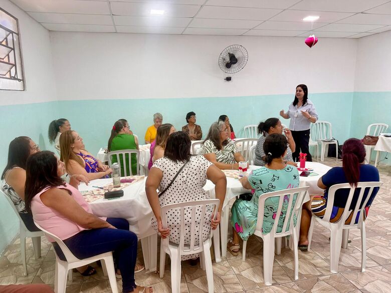 Assistência Social reforça protagonismo da mulher durante encontro em serviço de convivência