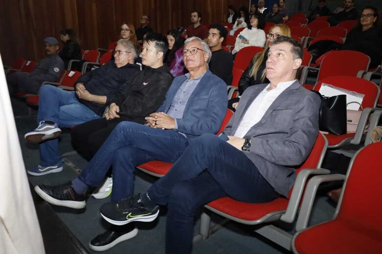 Durante audiência realizada no Anfiteatro Orlando Digenova, no centro, a apresentação destacou o Parque Municipal Max Feffer, os templos e os parques aquáticos como pilares para o desenvolvimento do setor.