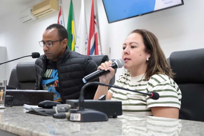 Secretária de Educação, Renata Priscila Magalhães, compartilhou informações na Câmara