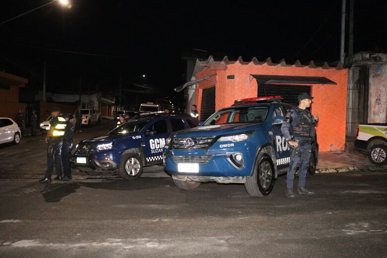 'Operação Cidade e Ordem' fecha três estabelecimentos e prende motorista por embriaguez 