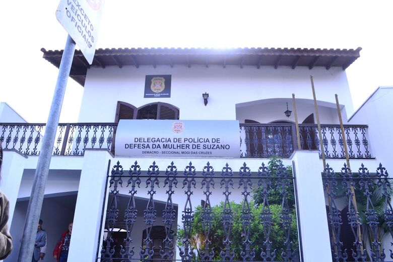 O caso foi registrado como tentativa de feminicídio na Delegacia da Mulher de Suzano