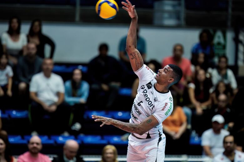 Suzano Vôlei renova contrato do ponteiro titular Robert