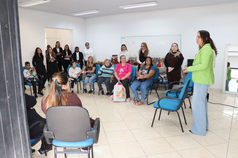 Parceria entre Fundo Social e projeto 'Espelho Meu' garante dia especial para mães atípicas