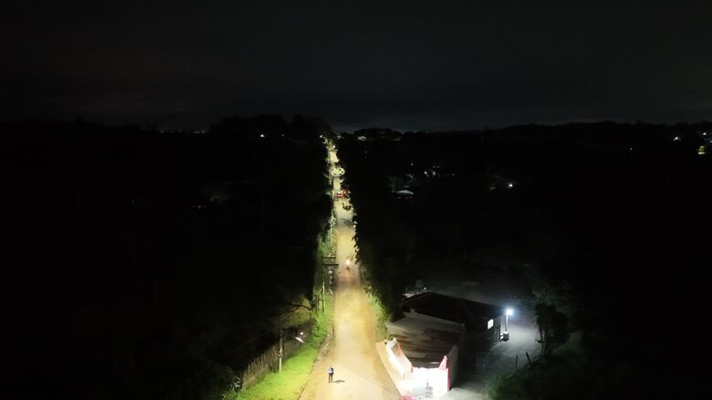 Prefeitura garante iluminação na estrada Carlos Alemão e instala lâmpadas de LED no Tabamarajoara