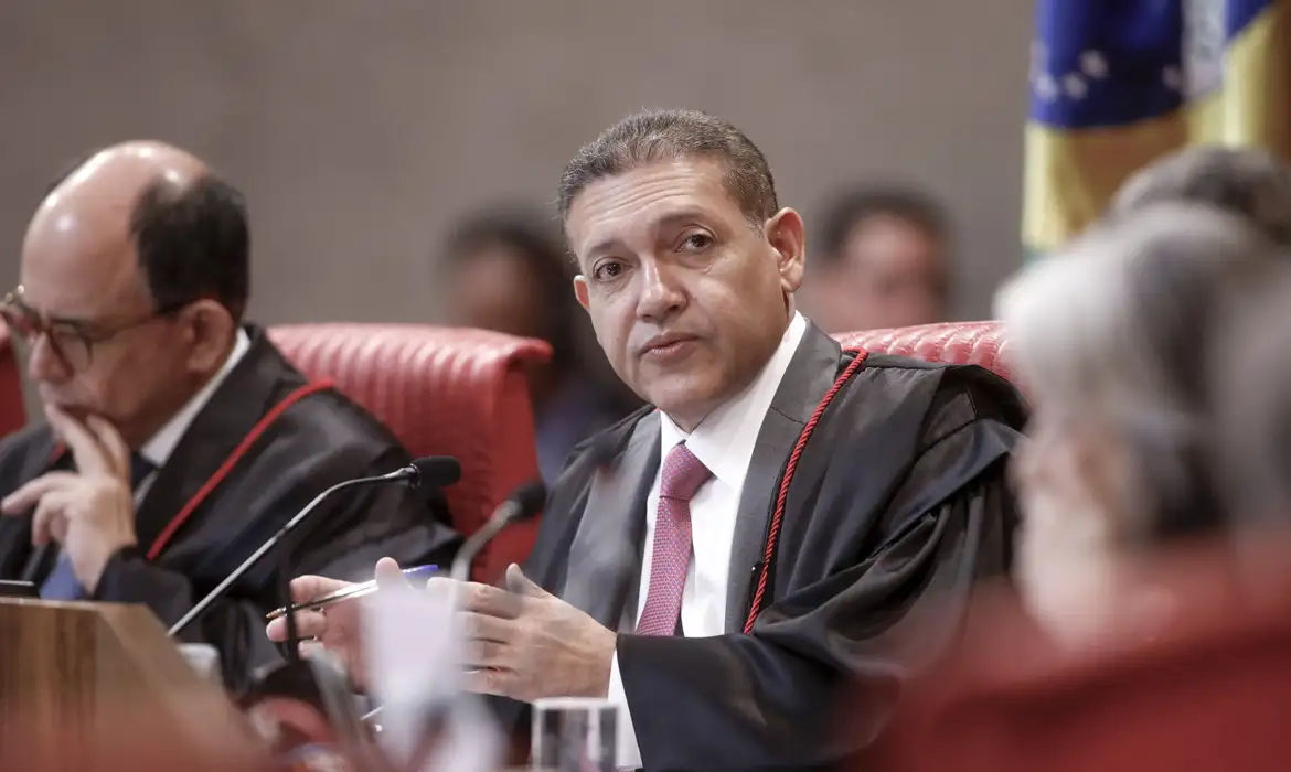 Nunes Marques vai relatar ação de Bolsonaro para anular pena
