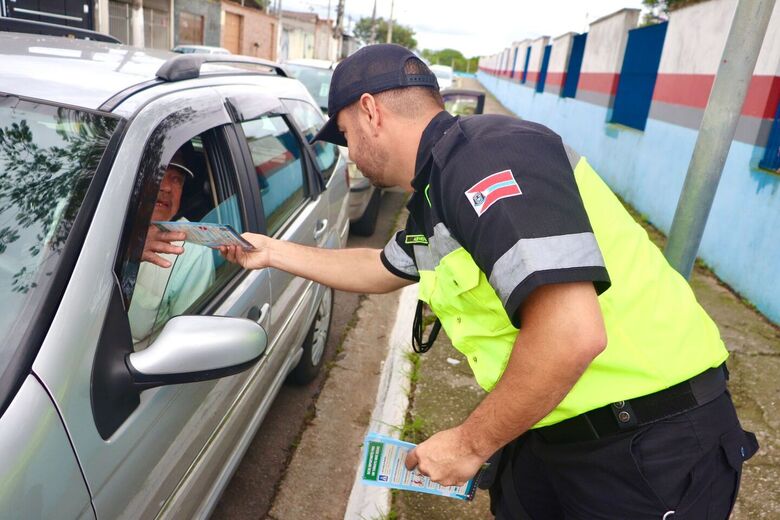Suzano valoriza datas alusivas à educação no trânsito com adesivaço nesta quinta (7) no Paço