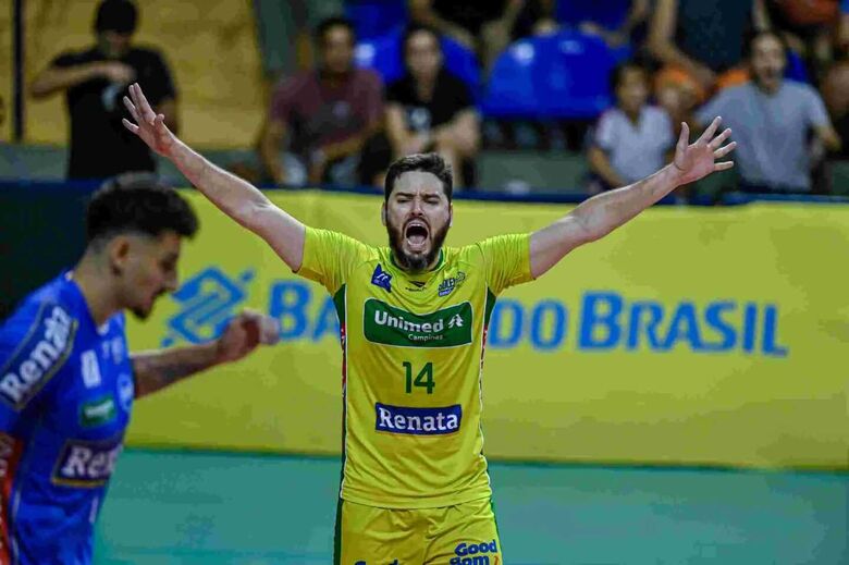 Atleta é um dos principais jogadores da posição no voleibol brasileiro, sendo multicampeão pelos clubes em que passou