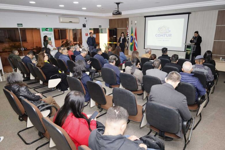 Novos membros do Conselho Municipal de Turismo tomam posse em Suzano