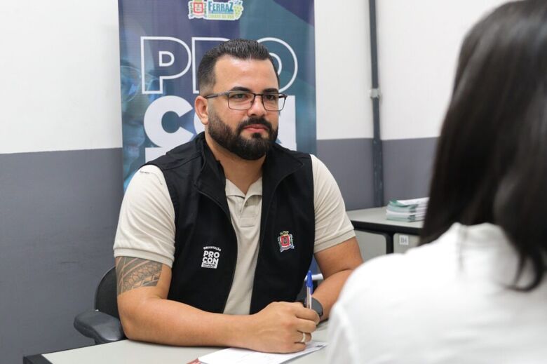 Procon de Ferraz questiona Panini sobre repetição de figurinhas no álbum da Copa 2026