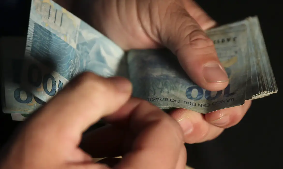A modalidade inédita de uso do FGTS para colocar as finanças em dia tem o objetivo de diminuir os índices de inadimplência dos trabalhadores no Brasil.