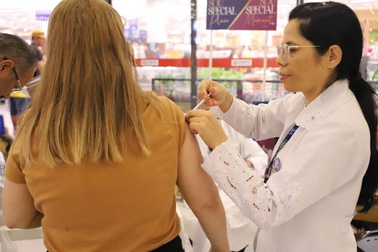 Saúde amplia vacinação contra a dengue para público de 59 anos