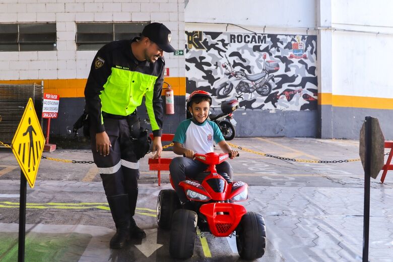 Conscientização no trânsito ganha força com ações do Maio Amarelo em Ferraz
