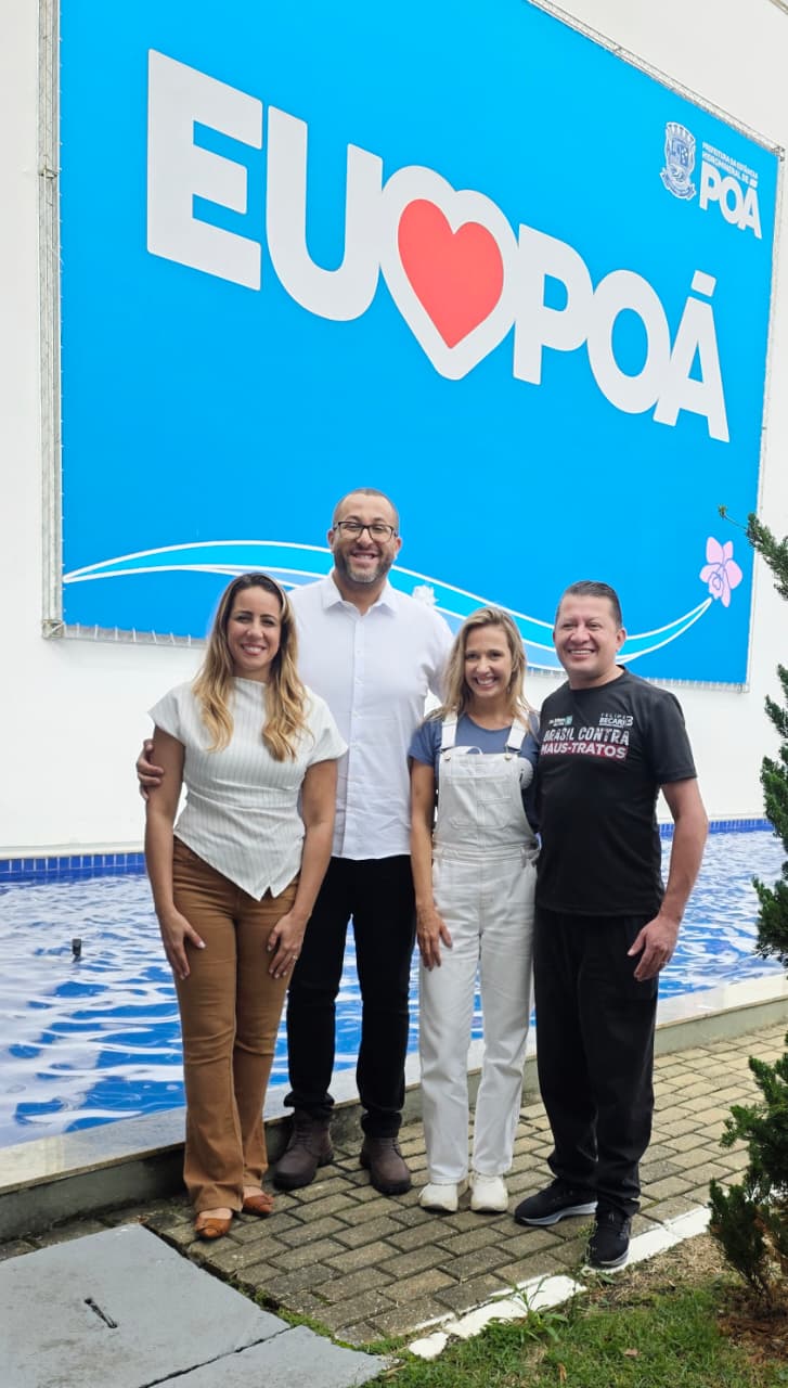 Ativista Luisa Mell esteve na cidade ao lado do prefeito Saulo Souza e do médico veterinário Dr. Edson da Paiol