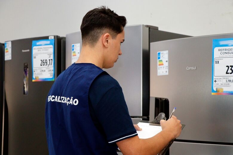 O órgão municipal, que estará nas ruas fiscalizando o comércio, reforça a importância da pesquisa de preços e da atenção redobrada nas compras realizadas pela internet