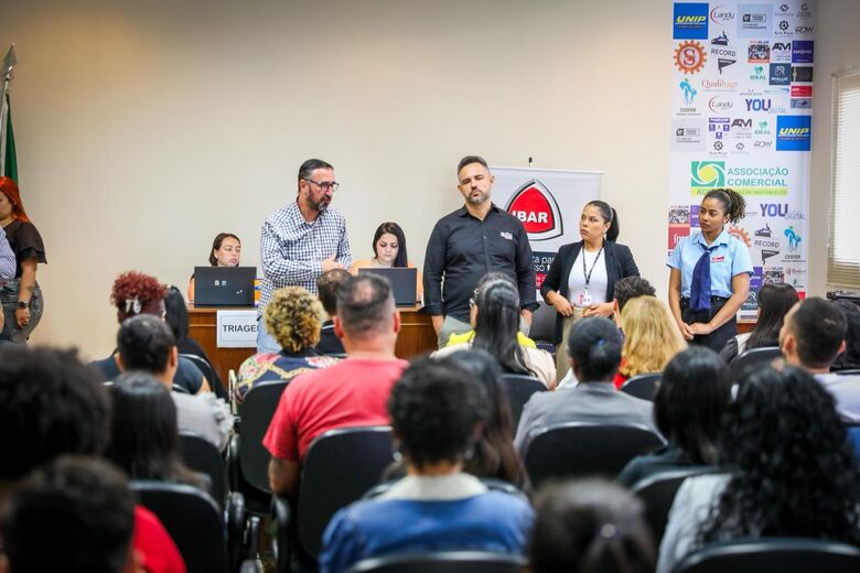Iniciativa reúne oportunidades de emprego e preparação para processos seletivos em um único espaço