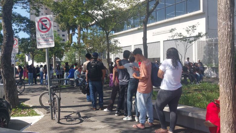 Cartórios Eleitorais de Suzano registram grande movimento e expectativa de atender cerca de mil pessoas ao longo do dia