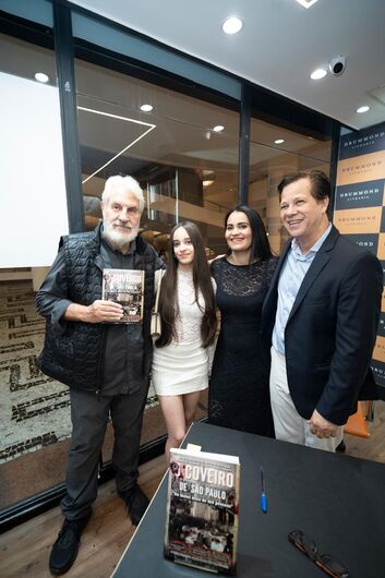 O jornalista e escritor Acir Filló lançou nesta semana o livro 
