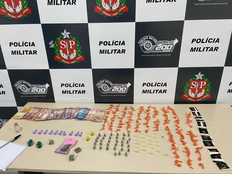 Grupo abandona 215 porções de drogas durante fuga em Suzano