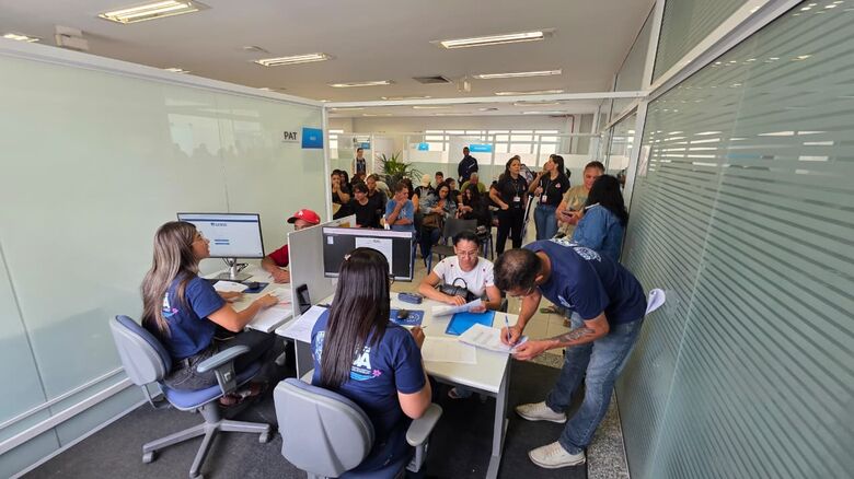 Os interessados deverão comparecer munidos de documentos pessoais para participar dos processos de encaminhamento às vagas