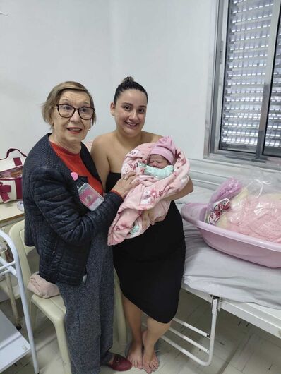 Camila Mayara de Siqueira das Neves é a mamãe de Antonela, homenageada na data especial em ação da Avosc