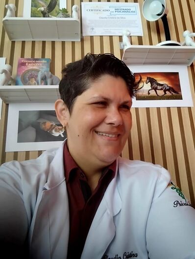 A psicanalista e escritora Claudia Cristina lança no próximo dia 28 de maio o curso online 