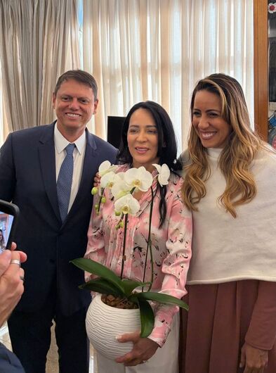 A primeira-dama, Flavia Souza participou de um café da manhã promovido pela primeira-dama do Estado, Cristiane Freitas
