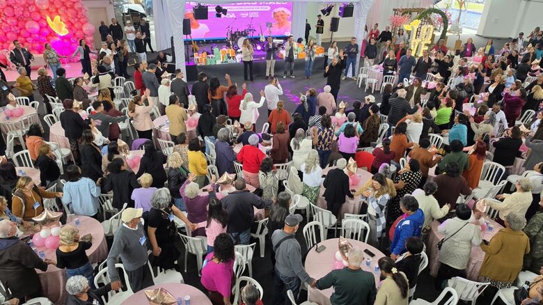 Evento realizado nesta sexta-feira (15) marcou a primeira grande celebração após inauguração do Centro da Melhor Idade