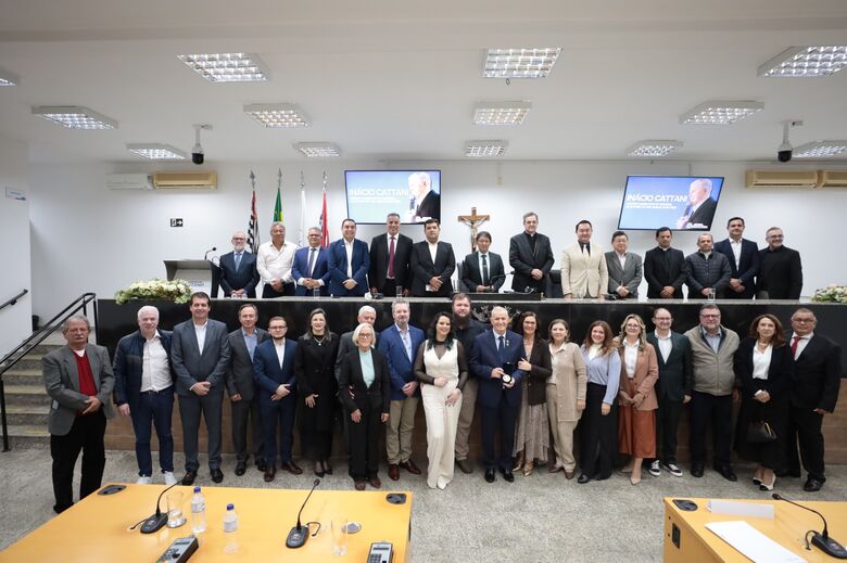 Inácio Cattani recebeu a Medalha Antônio Marques Figueira