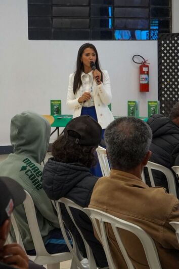 Pré-candidata a deputada estadual, Clau Camargo